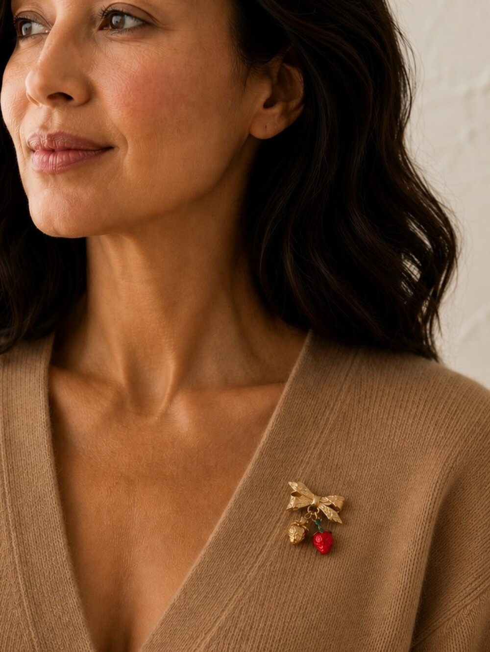 Vintage Gold Tone Bow Strawberry Dangle Brooch Enamel Fruit Pin